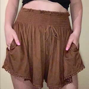 SOFT FABRIC BROWN SHORTS WITH POCKETS